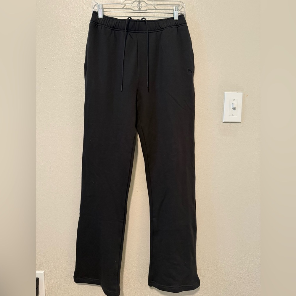 Threads Straight Leg Sweatpant in Onyx Black